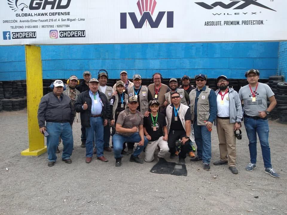 Cesar Coello junto a tiradores premiados en competencia